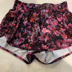 Lululemon Women’s shorts size 6